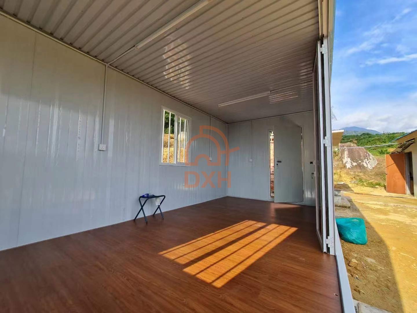 container house with SPC floor