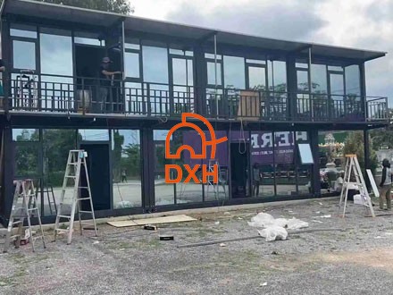 Projekt Tajlandia: Uniwersalne domy kontenerowe dla pracowników i podróżnych